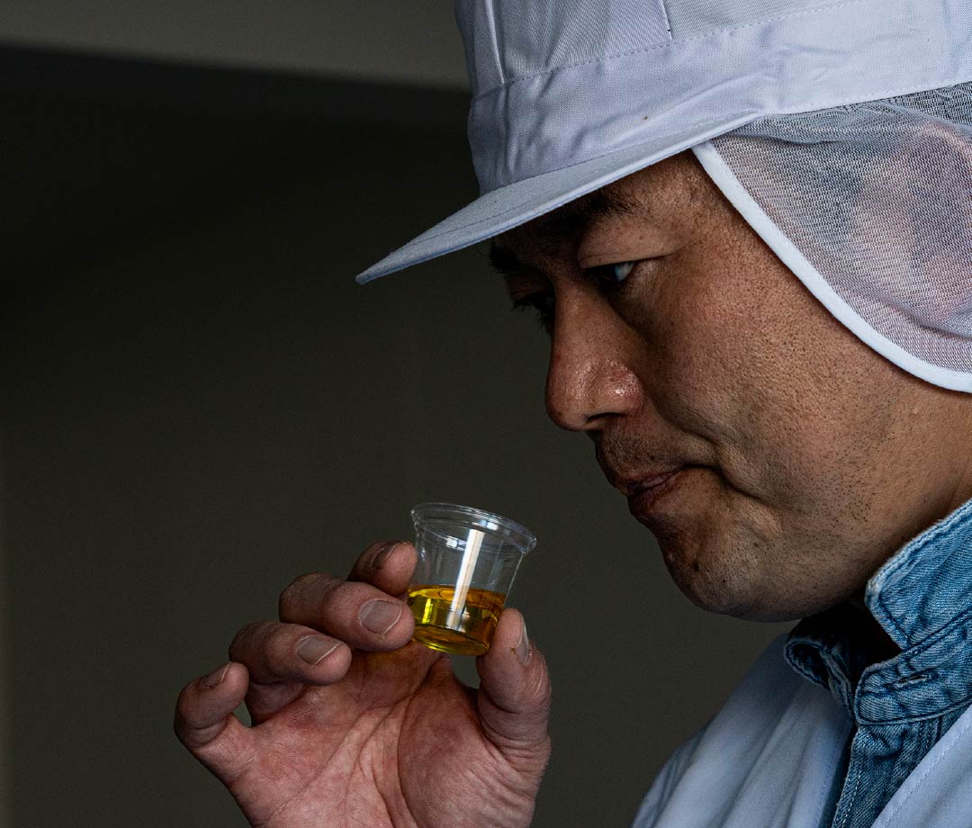 オリーブオイルソムリエがテイスティングします